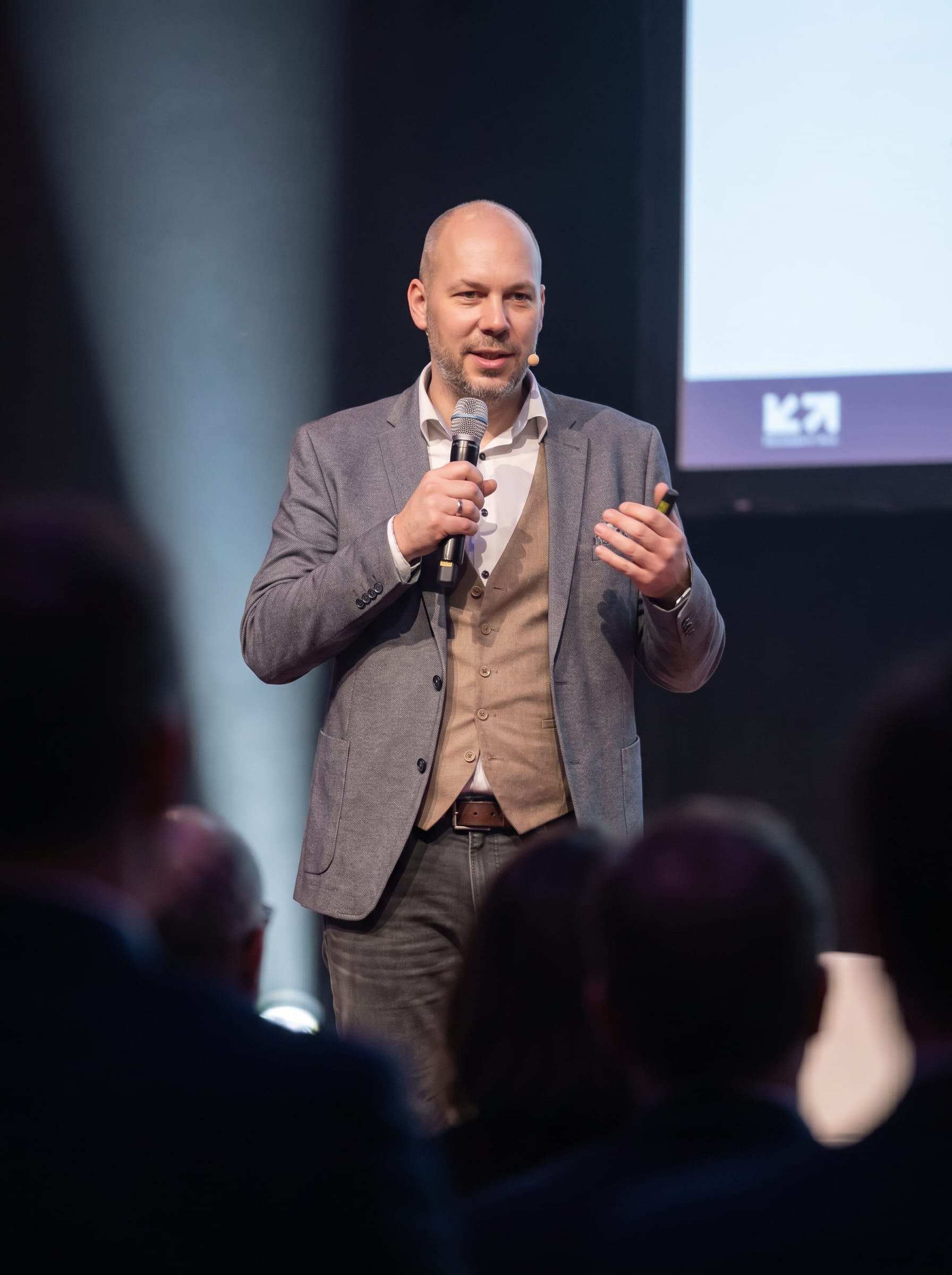 Torsten Katthöfer, Chief Technology Officer of HillcrownAI